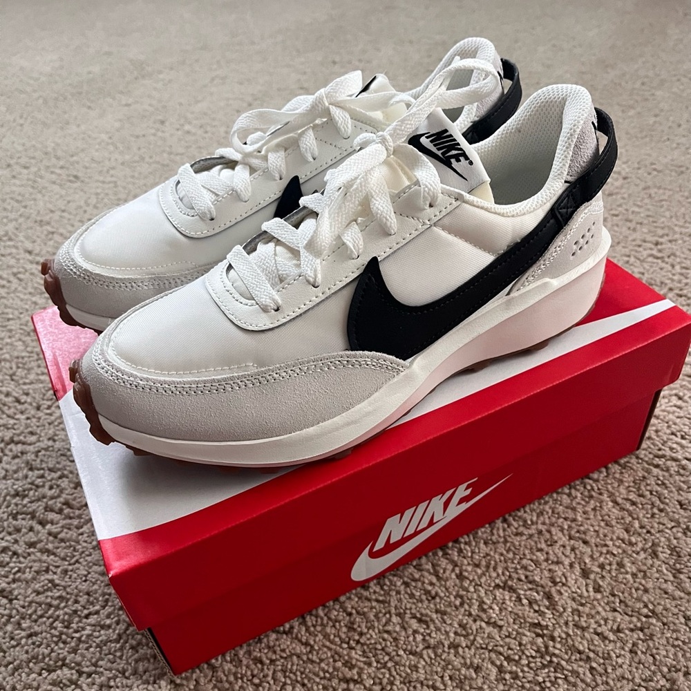 NWT Nike Waffle Debut sneakers women size 7 sail/black-gum med brown